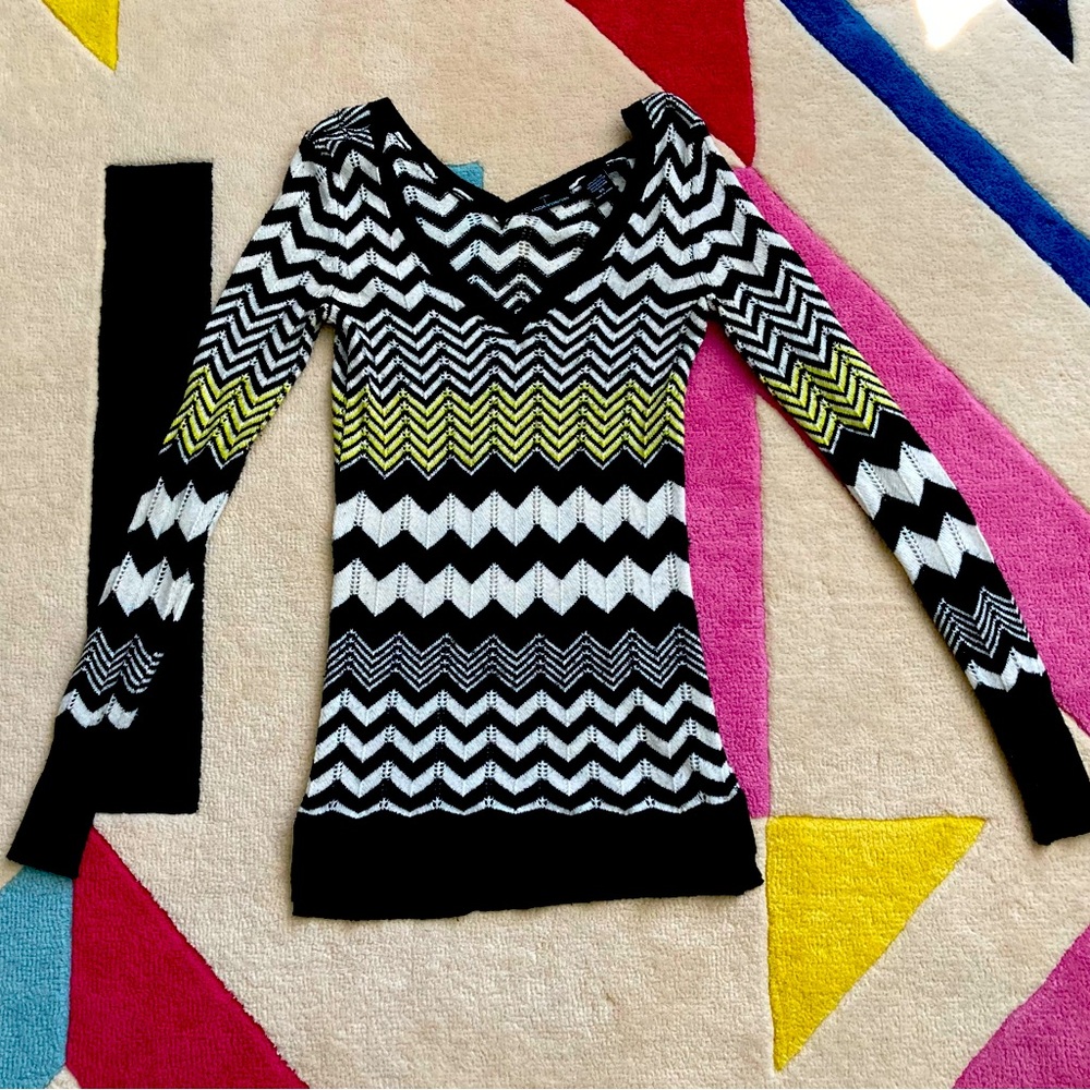 Vintage Victoria’s Secret Moda International Black White Chevron Stripe Sweater
